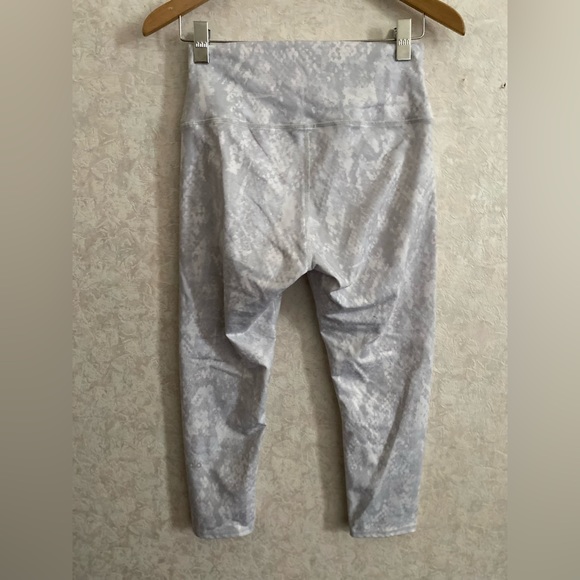 alo women's medium cropped athletic leggings pants - Picture 5 of 5